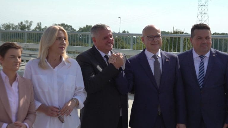 O čemu su razgovarale delegacije Srbije i Republike Srpske na prelazu Sremska Rača?