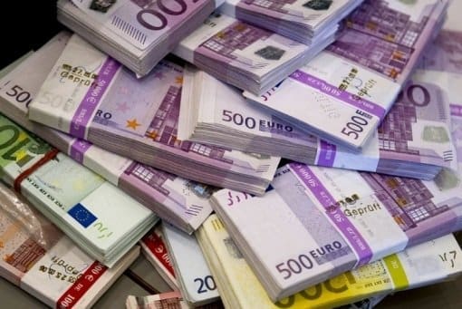 Službenice osumnjičene da su ojadile banku za najmanje 1,8 miliona evra