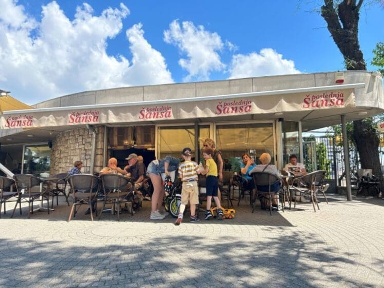 Zatvara se čuvena beogradska kafana “Poslednja šansa”, jedina radila cijelu noć