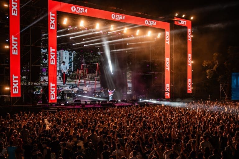 EXIT uz Guccija Mannea i Carla Coxa okupio više od 40.000 ljudi, Tvrđavu večeras osvajaju pop-rap ikone Black Eyed Peas!