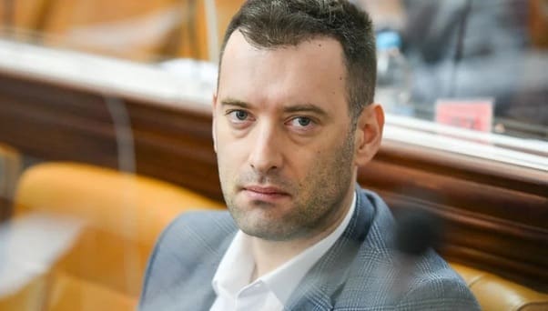 Nedemokratsko i fantomsko sijelo bez jasne ideje
