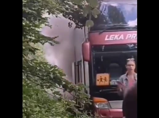 Zapalio se autobus koji je prevozio djecu!