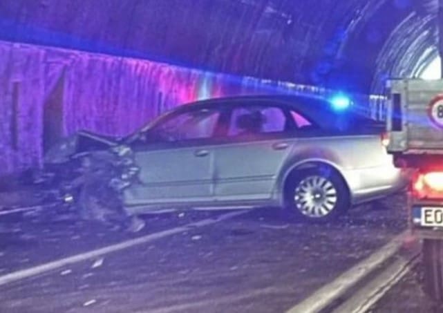 Težak sudar u tunelu na Bradini: Stvorile se kilometarske kolone vozila