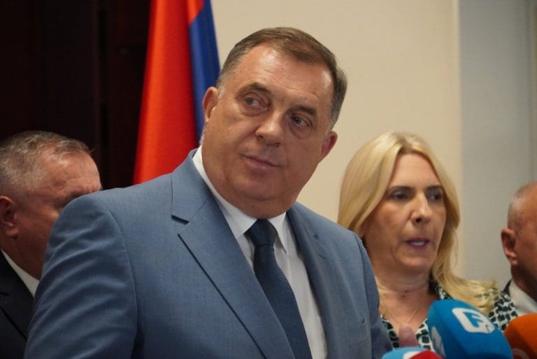 “Kauboju, dok god ti budeš držao volan, nezadrživo jurimo u propast”
