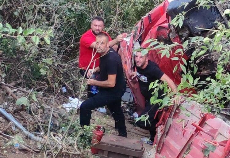 “Bez razmišljanja su skočili u veliku provaliju”: Priča o slučajnim prolaznicima koji su spašavali vozača kamiona kod Mostara