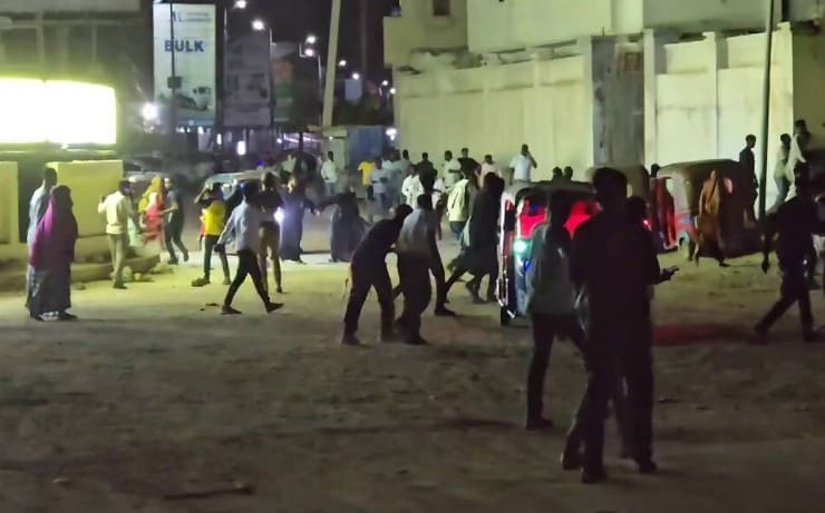 Užas na plaži, bombaš samoubica se raznio, njamanje 14 mrtvih