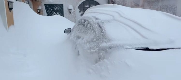 Desetine miliona Amerikanaca suočavaju se sa SNAŽNOM SNJEŽNOM OLUJOM