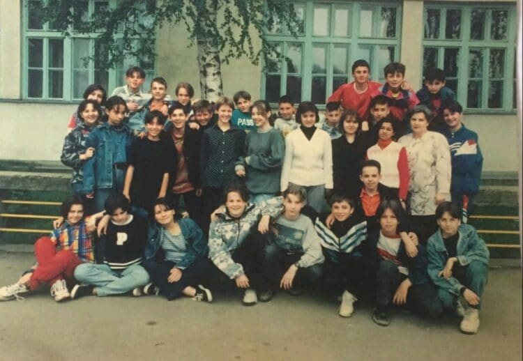 Tužna priča jednog tuzlanskog odjeljenja: “Kada smo se te 1999. godine izgrlili nismo ni slutili takvu crnu sudbinu”