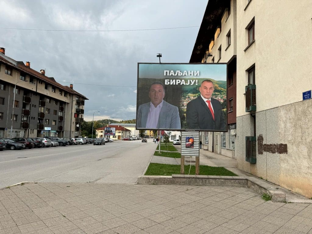 Lijevo: Nedeljko Elek, desno kandidat DEMOS-a Dejan Kojić