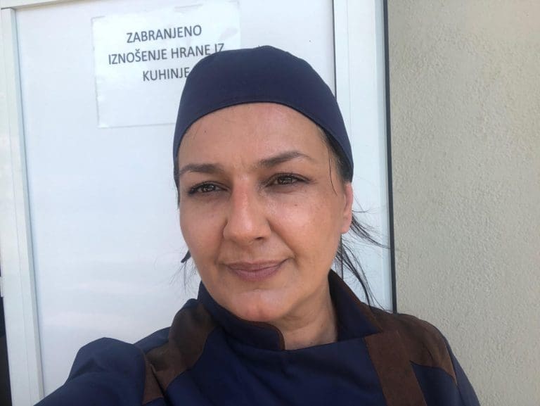 Banjalučka umjetnica promijenila život iz korijena, “odradila sezonu” u Hrvatskoj kao kuharica: “Mislila sam da ću da crknem, ali prevazišla sam samu sebe”