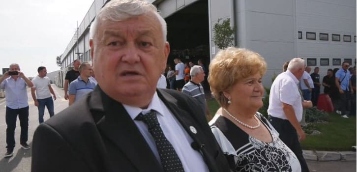 Milisav dao radnicima da upišu koliku platu žele: Poklonio im i auta