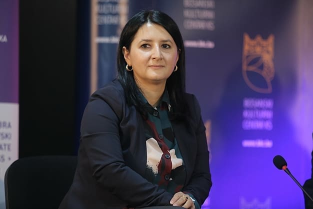 Profesorica Isanović Hadžiomerović: Nijedan profesionalac ne bi sebi smio dozvoliti da se zadrži na znanju naučenom u školi