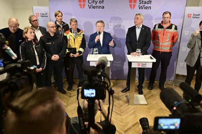 U Beču vodostaji opadaju, javni prevoz se normalizuje