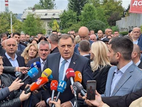 Dostavljena dokumentacija, Dodikova odbrana traži odgađanje suđenja: Ljekari preporučili tri mjeseca odmora