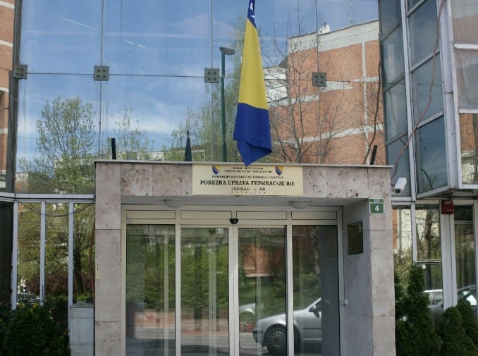 U Federaciji BiH za mjesec dana skoro 3 hiljade manje zaposlenih