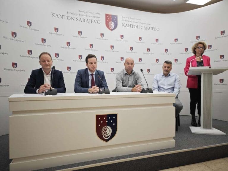 Vlada KS će taksistima subvencionirati kupovinu električnih automobila