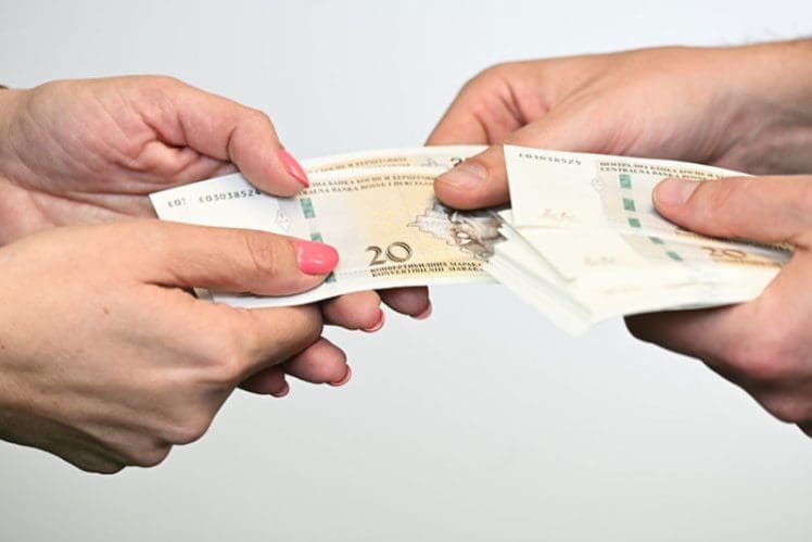 Nezaposlena majka dvoje djece kažnjena sa 2.000 KM jer je saobraćajcima nudila 50 maraka
