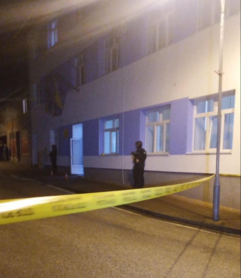 Oglasilo se Tužilaštvo: Da li iza maloljetnika koji je sinoć ubio policajca stoje ekstremističke grupe?