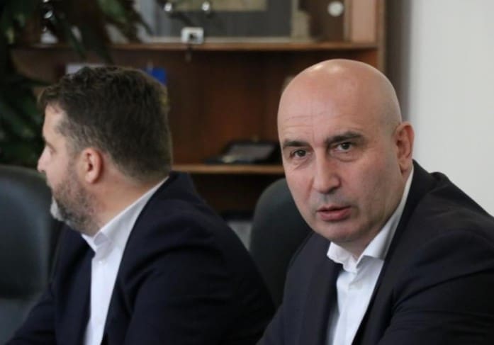 Ministar javnim novcem planirao da plati sinu privatni fakultet!