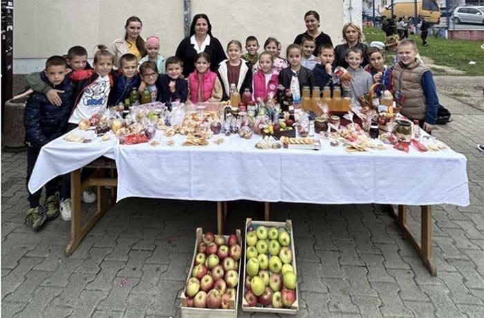 Humanitarni bazar OŠ “Sveti Sava”: Osnovci prikupili 4.815 KM pomoći