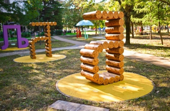 Pogledajte ko su donatori slova u Ćiriličnom parku