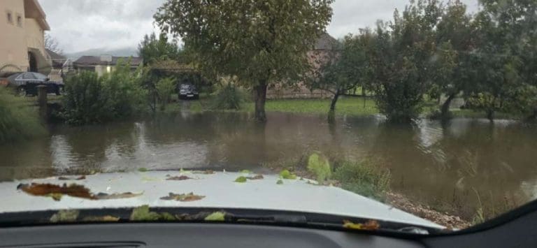 I u Crnoj Gori poplave, odsječena sela