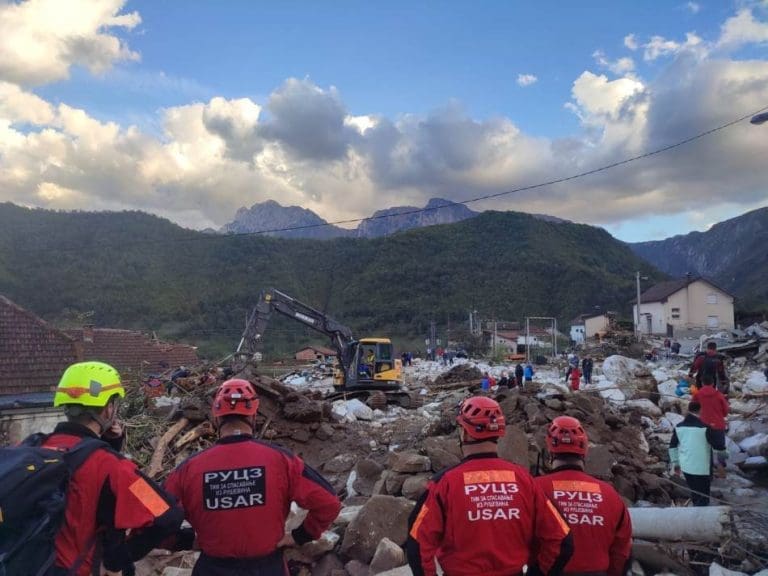 Traganje, spasavanje i raščišćavanje: Mašinski tim Civilne zaštite Republike Srpske stigao u Jablanicu
