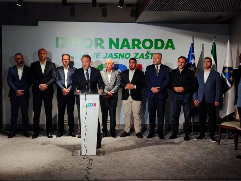 SDA održala press: Trojka će biti pometena