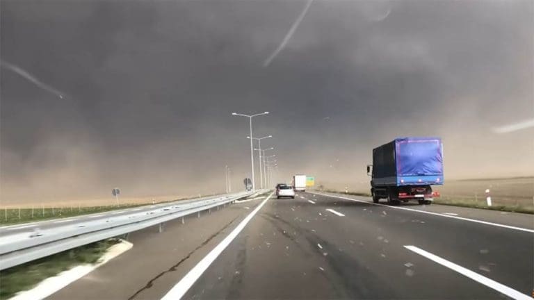 “Bombastični ciklon” se udružuje s najjačom olujom na svijetu i kreće ka Evropi