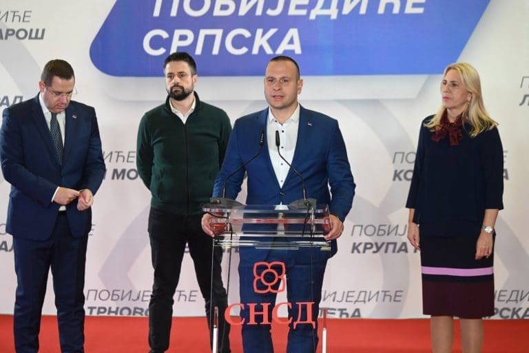I Šobot protiv Đajića: Licemjerno slušati žalbe o visini plata od onih koji su imali priliku da o njima odlučuju