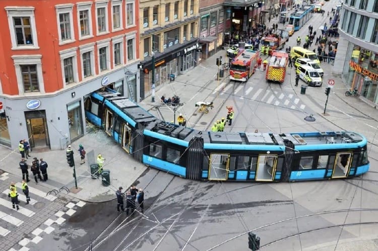 Tramvaj uletio u prodavnicu, ima povrijeđenih (VIDEO)