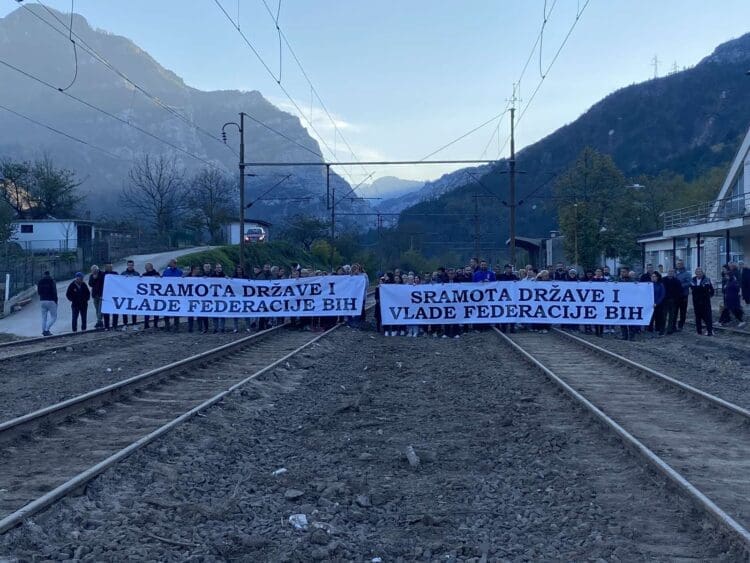 “Zima dolazi, a mi smo još bez doma” Mještani Donje Jablanice ponovo na ulicama