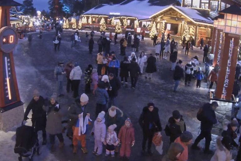 Nevolje u selu Djeda Mraza; Nema snijega (VIDEO)