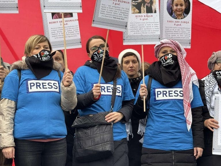 Protesti u Sarajevu: Stop ubijanju djece, doktora i novinara u Palestini