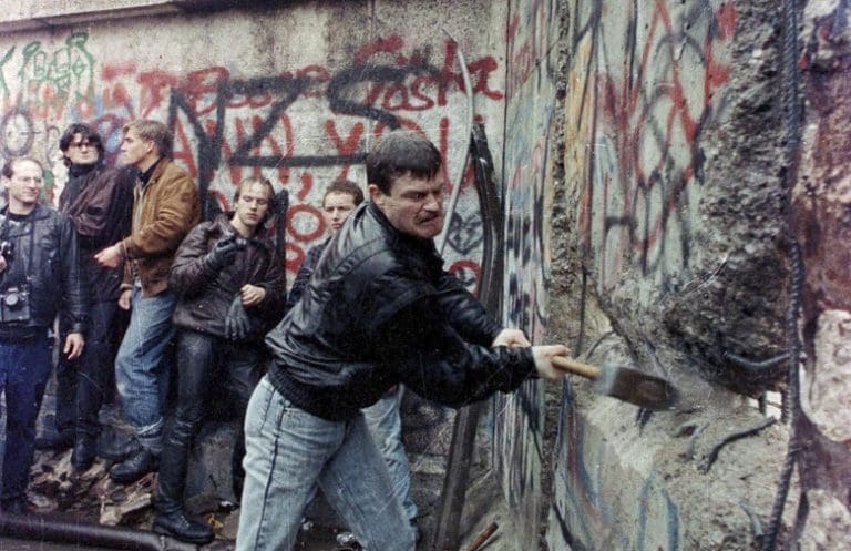 Greška koja je promijenila svijet: Kako je pogrešna informacija dovela do pada Berlinskog zida