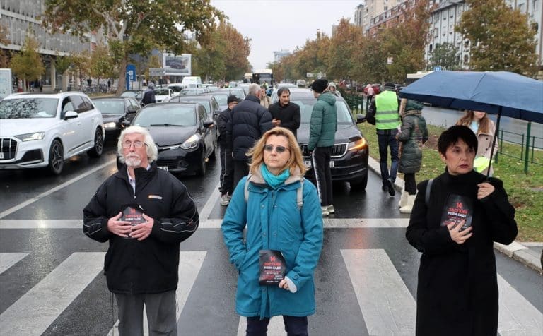 Protest u Novom Sadu zbog zastrašivanja i ubijanja zeca pred školom