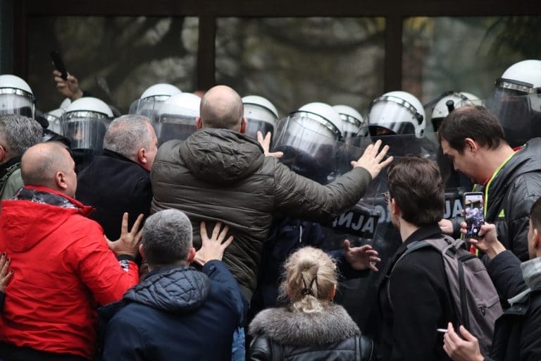 Napeto u Beogradu: Hapšenja i sukobi s policijom