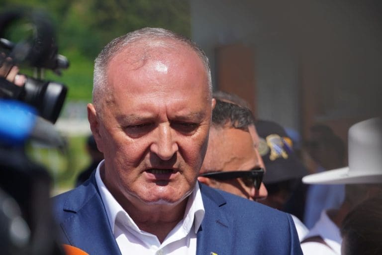 Helez zapošljava lektore, veterinare i farmaceute
