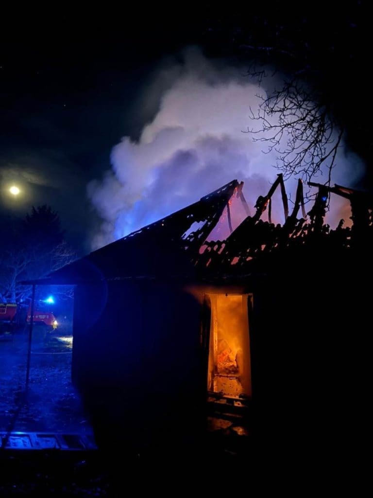 “Gorjele su sve prostorije, krov je počeo da se urušava”: Zapaljena kuća Alije Balijagića?