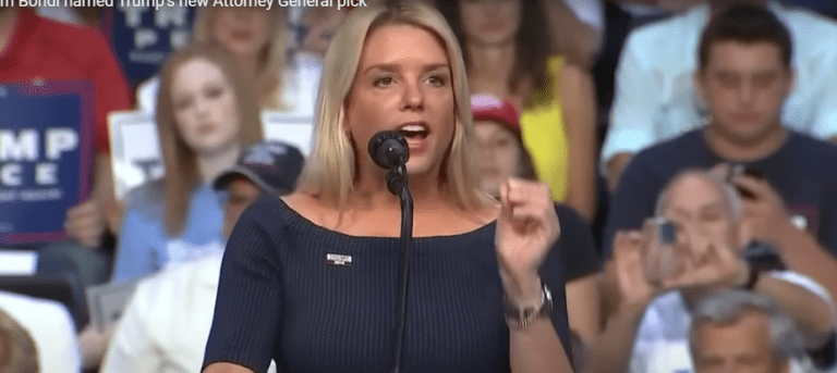 Ko je Pam Bondi, Trumpova nova kandidatkinja za državnu tužiteljicu