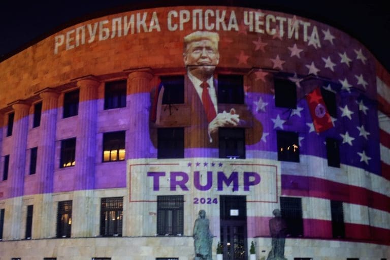 Republika Srpska čestita Trampu na pobjedi: Palata Predsjednika u bojama američke zastave