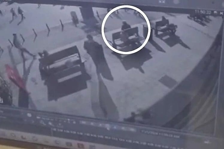 “Još se tresem”: Pronađen čovjek koji je četiri sekunde prije nesreće ustao sa klupe