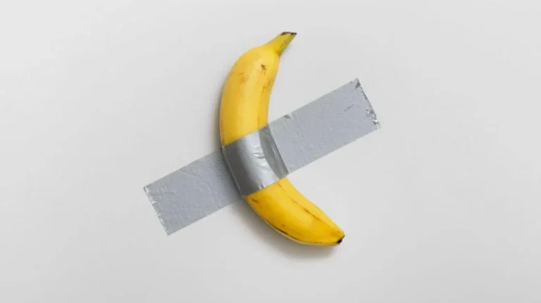 Banana zalijepljena za zid prodata za 6,2 miliona dolara
