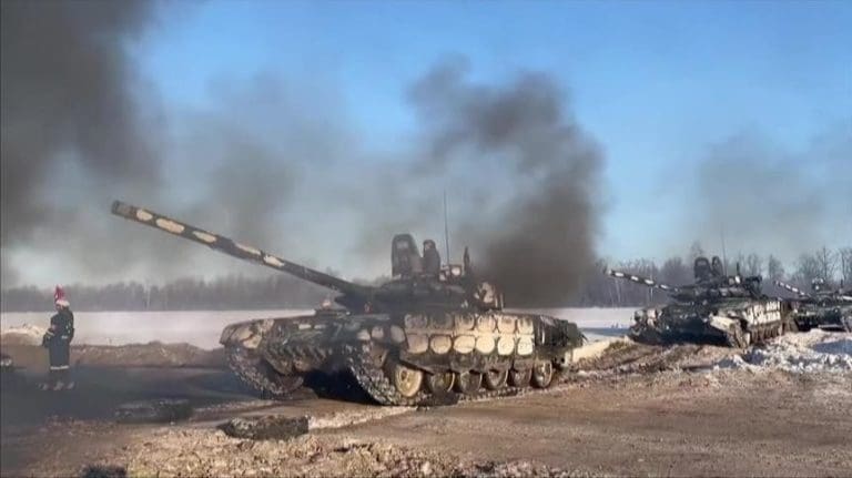 Šatori, hangari, helikopteri… Rusija se ozbiljno naoružava uz granicu NATO-a