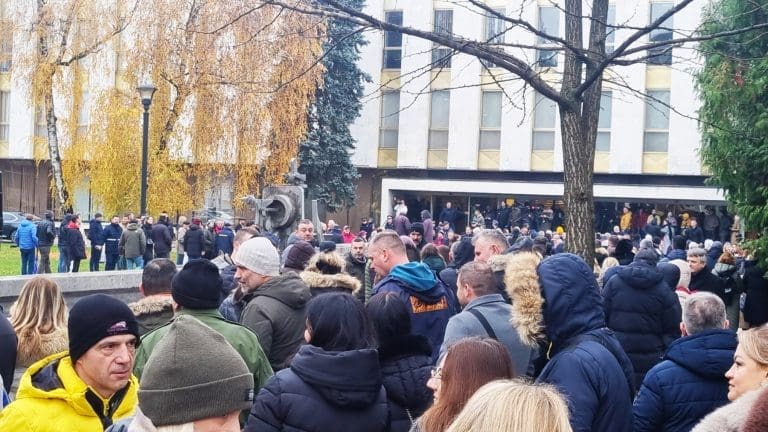“Pogledajte šta se radi dok je Dodik u bolnici..ne znam šta se čeka”