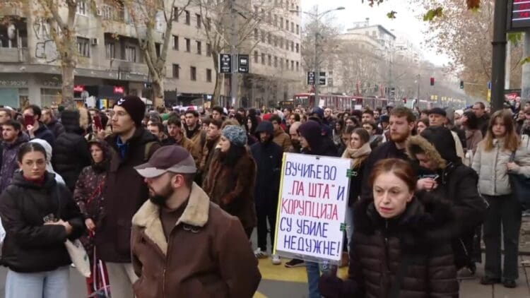 Hiljade na studentskom protestu u Novom Sadu: “Ruke su vam krvave”
