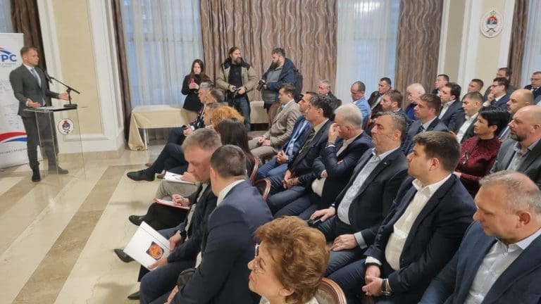 Stanivuković se obraća, stigli i Petrović, Govedarica…