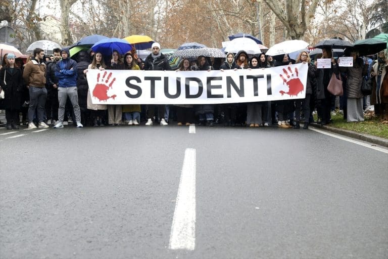 Pozvala ih na razgovor: Studenti predali tužiteljki 1.000 identičnih pisama, da bi “počela da radi svoj posao”