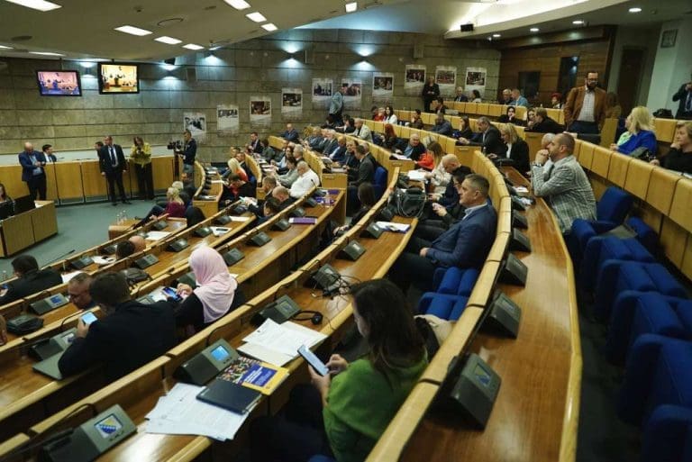 Legitimno pitanje: Da li je BiH demokratija ili kolonija?