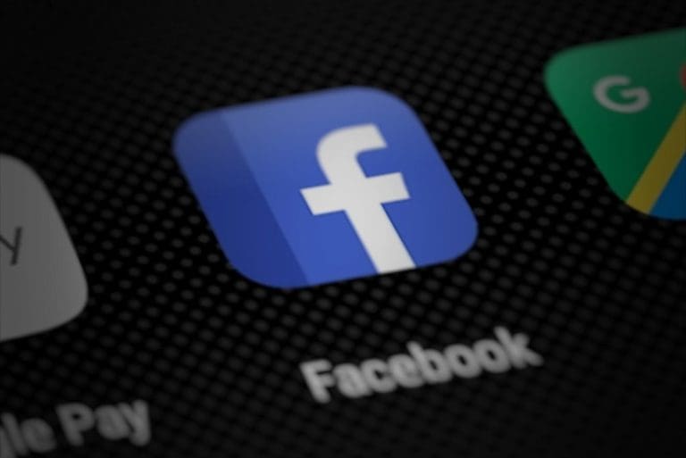 Zašto sve češće mediji koriste „prvi komentar“ za objavu teksta na Facebooku?